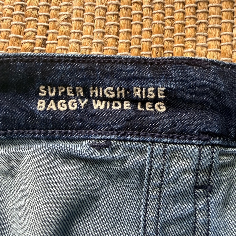 American Eagle super high rise baggy wide leg jeans - Picture 3 of 4